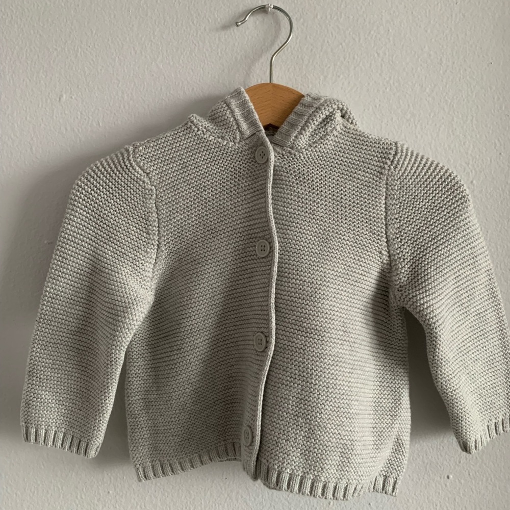 NWT Old navy knit sweater with hoodie grey 6-12 months unisex with buttons